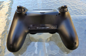 Predám PS4 Pro 1TB (CUH-7216B) TOP stav - 10