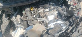 Ford c-max grand 1.0 ecoboost Havarované Nový motor - 10