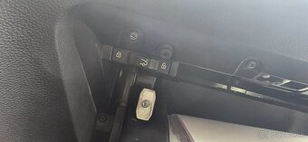 Bmw e90 330i 190kw - 10