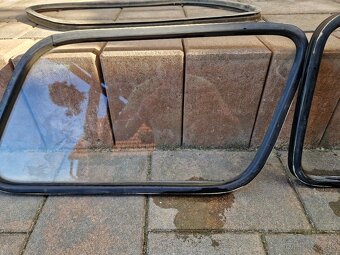 Predám čelné sklo ,bočné sklá na veterán škoda octavia - 10