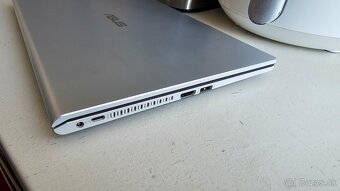 Asus X415M - intel procesor, 8GB RAM, 128GB SSD, 8hod bat - 10