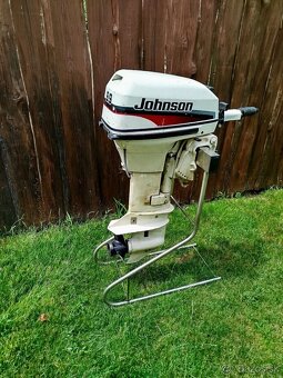 ZÁVESNÝ LODNÝ MOTOR JOHNSON 9.9 - 10