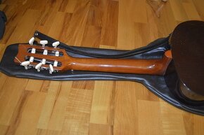 predam - krasna gitara YAMAHA - 10