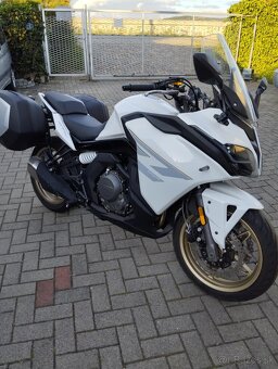 CF MOTO 650gt - 10
