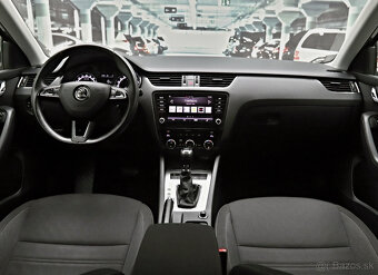 Škoda Octavia Combi 2.0 TDI DSG Executive - 10