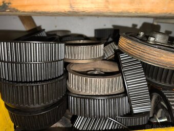 SUBARU - náhradné diely - 10