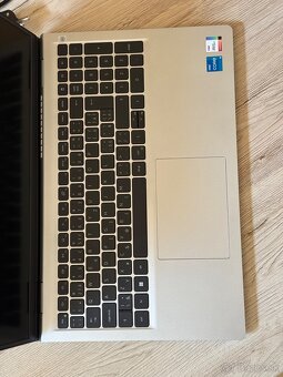 Notebook Dell Inspiron 15 (3520) strieborný - 10