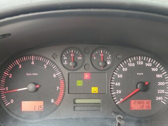 Seat Leon 1m 1.6 benzín - 10