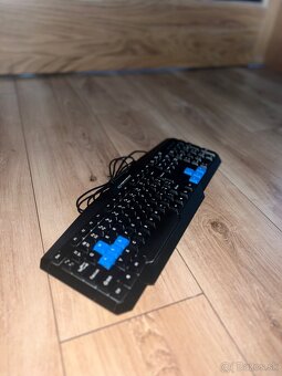 Stolový počítač Dell - 10