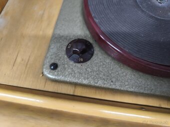 Staré váhy, kufor ,gramofón.... - 10