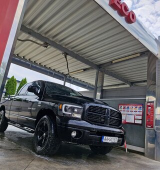 Dodge RAM 1500 5.7 HEMI - 10