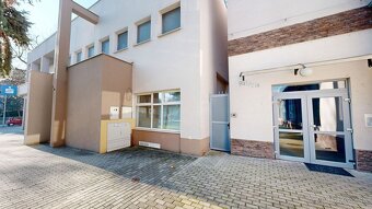 PINK Reality Na predaj multifunkčná budova v centre Galanty - 10