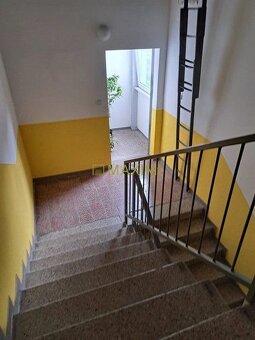 Ponúkame na predaj 4-izbový byt na predaj v Dúbravke na uli - 10