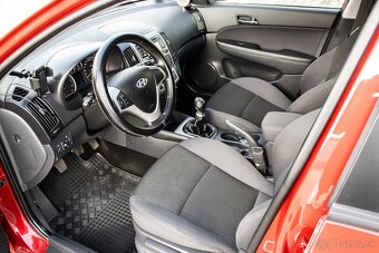 Hyundai i30 CW 80kW (2011) - 10
