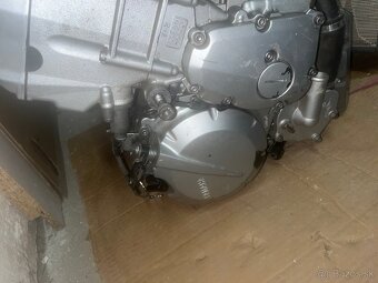 Yamaha FZS 600 Fazer Motor - 10