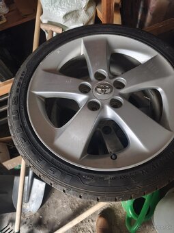 Toyota Auris Hybrid 2011 - 10