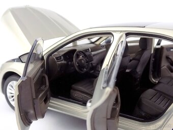 ŠKODA SUPERB 1:18 PAUDI - 10