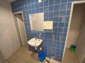 Na predaj pekná komerčná budova v centre mesta Lučenec - 10