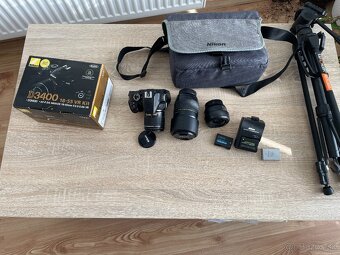 Nikon D3400 + 3 objektivy, 3 baterie, Nikon cestovna brasna - 10