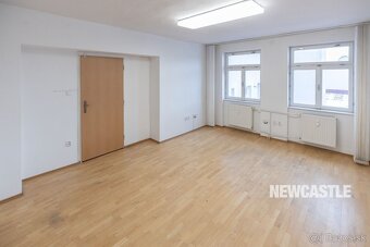 NEWCASTLE⏐Na prenájom kancelárske priestory s parkovaním, pr - 10