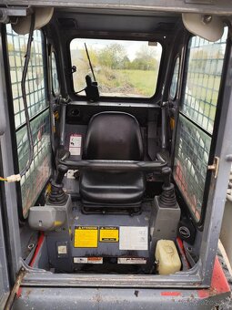 Pásový nakladač Takeuchi TL120. - 10