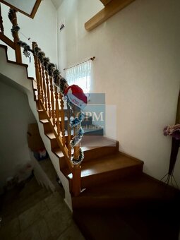 Ponúkame na predaj príjemný 5- izbový dom v obci Dobrohošť - 10
