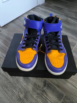 AIR JORDAN 1HI FLYEASE - 10
