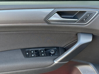 Volkswagen Touran 2.0 TDI 110KW M6 R- Line Highline - 10