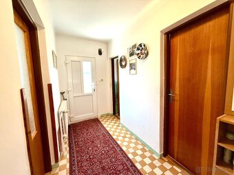 LOZORNO – 4 izbový RD- záhrada, garáž, pivnica, atmosféra - 10