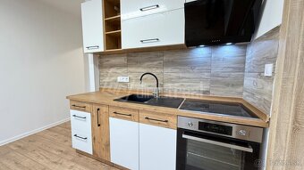 Jednoizbový, kompletne zrekonštruovaný byt s možnosťou zaria - 10