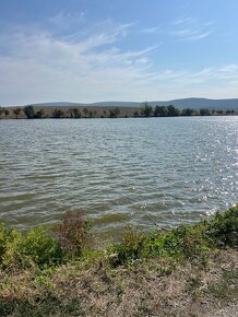 Prenájom nádherný pozemok pri priehrade, Kozárovce - 10