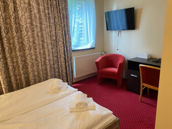 Predám zabehnutý hotel pri R1 medzi BB ZV po rekonštrukci - 10