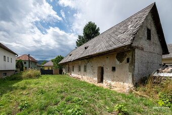 KRÁSNY POZEMOK SO STARŠÍM RODINNÝM DOMOM - POLUVSIE - 10