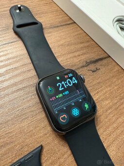 Apple Watch SE 40 mm Space Gray + komplet príslušenstvo - 10