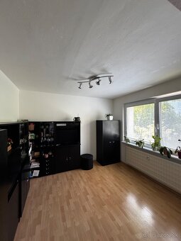 Ponúkam na predaj 3 izb. slnečný byt s balkónom na sídlisku - 10