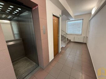 NA PRENÁJOM KANCELÁRIA (14m2) V CENTRE MESTA SENICA - 10