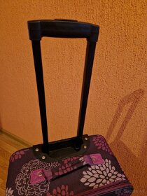 Látkový fialový cestovný kufor - 10