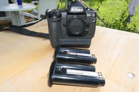 Nikon D1X profesionálny DSLR fotoaparát + 2 batérie - 10