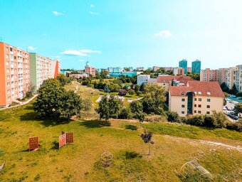Väčší kompletne zariadený 3i byt v tichej štvrti s loggiou - 10