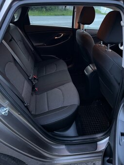 Hyundai i30 CW 1.6 CRDi Family - 10