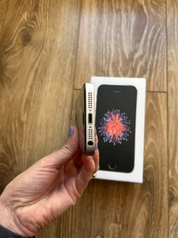 iPhone SE (1. generácia) – čierny, 64 GB - 10