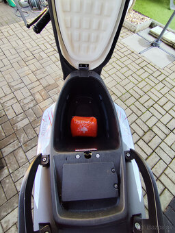 Skúter MAXON ARDOUR 125 biely + prilby - 10