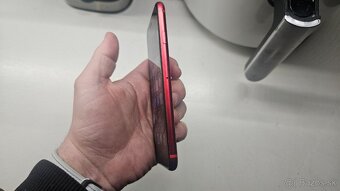 Apple iPhone SE 2020 product RED 64GB - 10