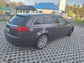 Opel insignia country tourer 2.2cdti 118 kw - 10