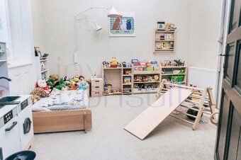 2351 NA PREDAJ LUXUSNÝ TROJIZBOVÝ MEŠTIANSKY BYT V SRDCI KOM - 10