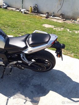 Yamaha FZ1 - 10