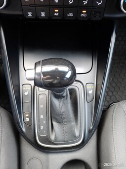 KIA Carens 1.7 CRDi 136k A/T - 10