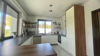 5i RD v Báhoni s garážou a krásnym pozemkom 1 374 m2 v... - 10