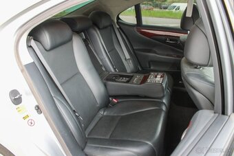 Lexus LS 600h 5.0 V8 Hybrid - 10