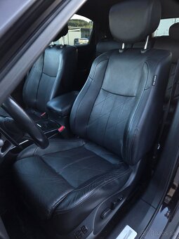 Infiniti QX70 S - 10